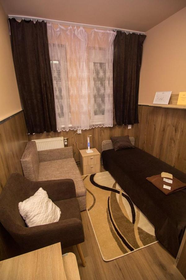 Bed and Breakfast M7 Galeria Panzio Летенє Екстер'єр фото