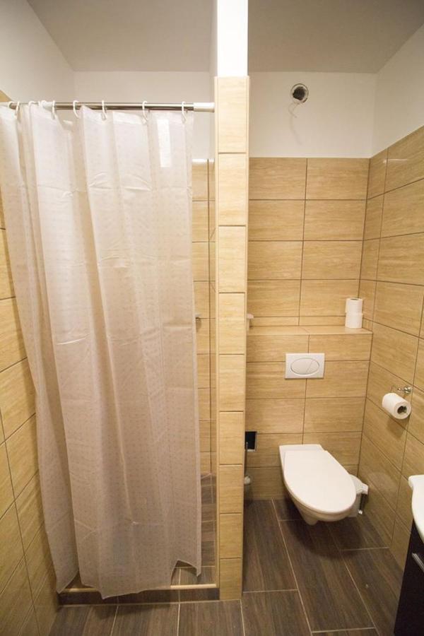 Bed and Breakfast M7 Galeria Panzio Летенє Екстер'єр фото