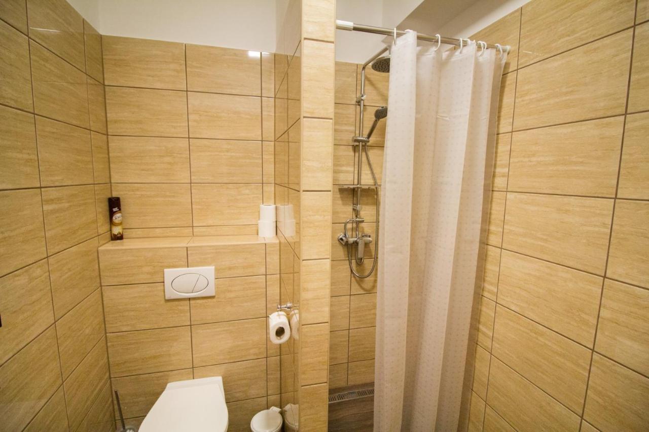 Bed and Breakfast M7 Galeria Panzio Летенє Екстер'єр фото