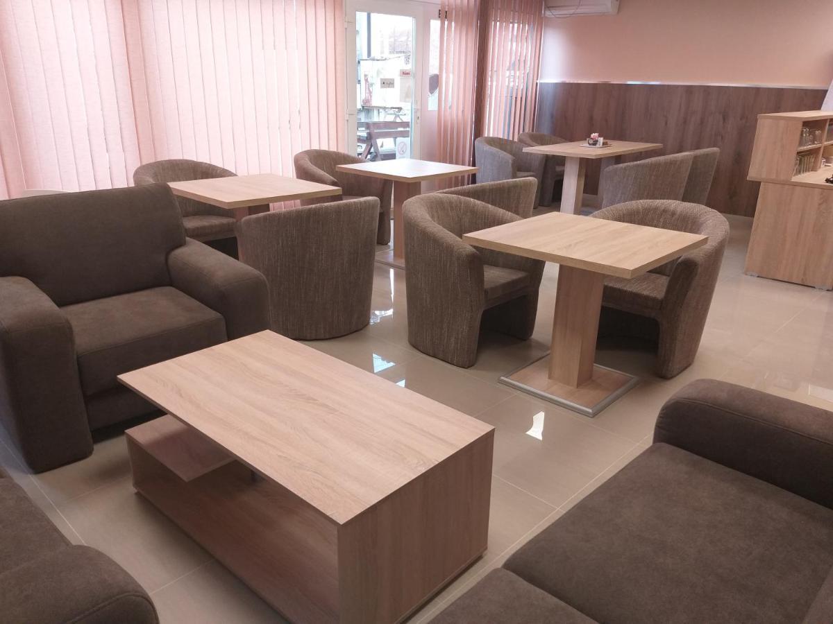 Bed and Breakfast M7 Galeria Panzio Летенє Екстер'єр фото